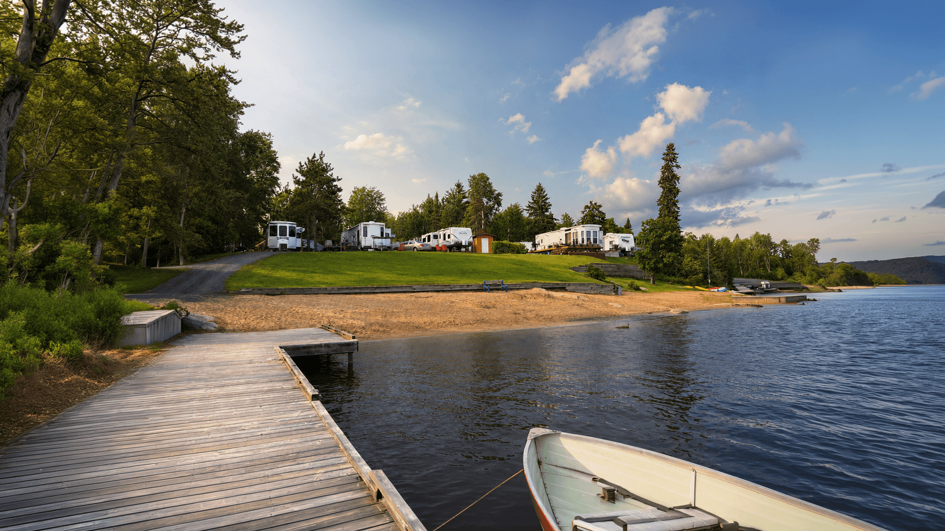 Overnight trailer sites at Redden's Camp on Longbow Lake near Kenora with access to onsite amenities